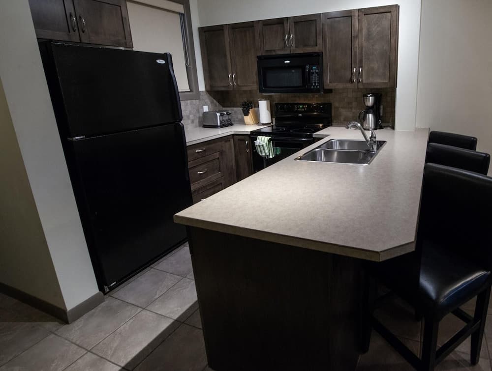 Pool Level 2 Bed, 1 Bath - Unit 371