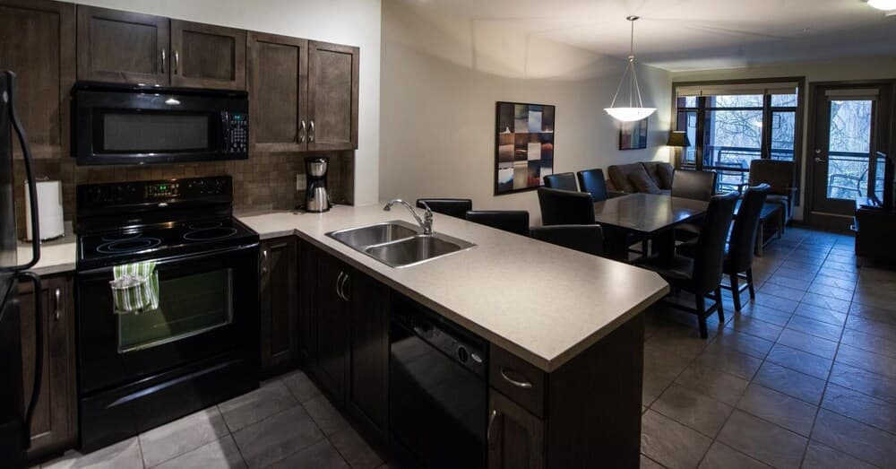 Pool Level 2 Bed, 1 Bath - Unit 371