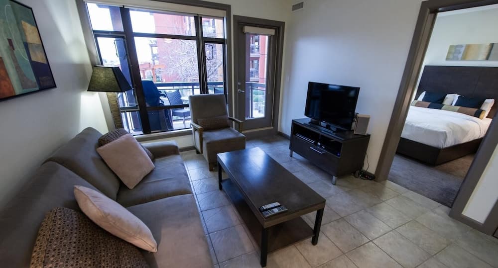 Fifth Floor Pool View #505