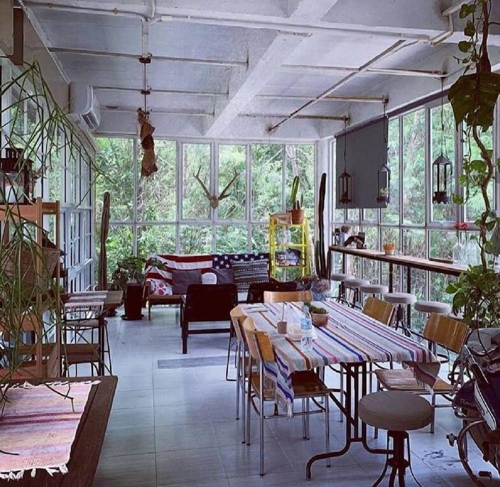 Rewild Camp And Cafe