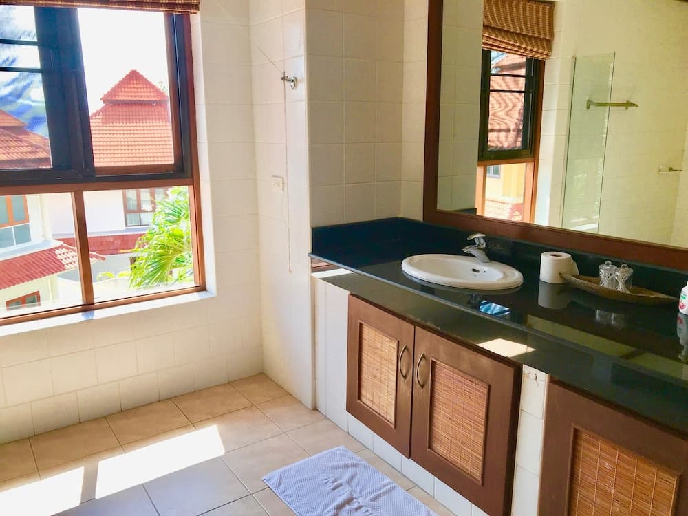 4 Bedroom Villa on Beachfront Resort TG39