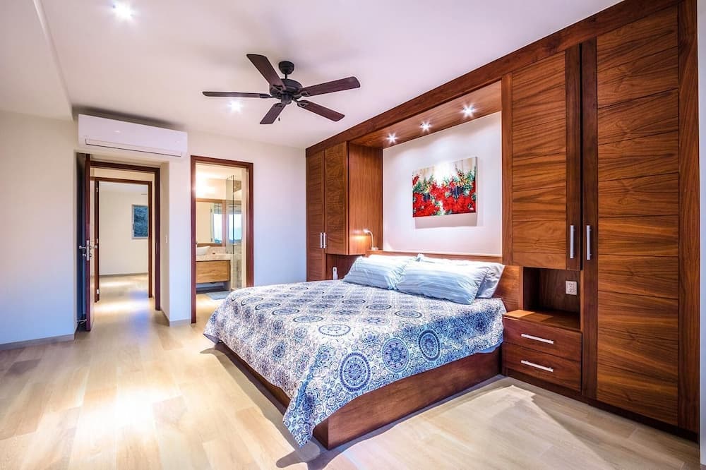 Eleven by Cosmo 11c3