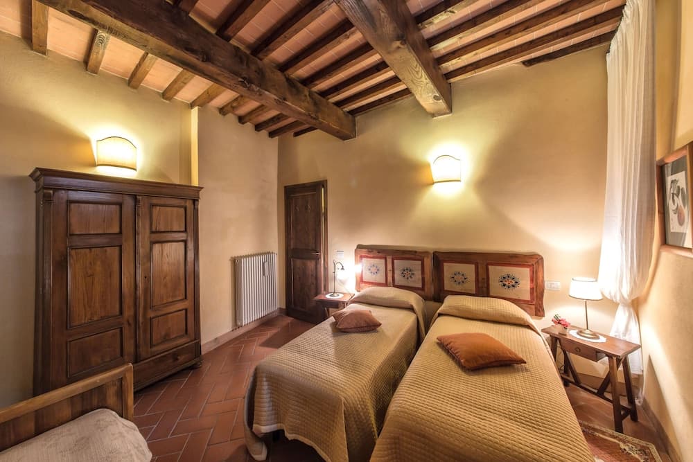 Holiday Home Features a Garden Features and Free Wifi