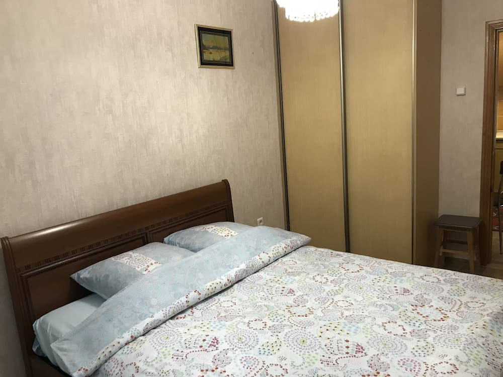 Apartment in the center in 80s style