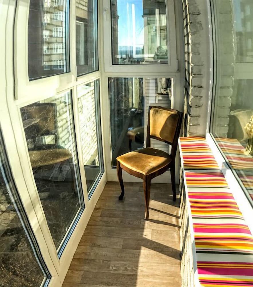 Apartment in the center with nice view on Pologaya 60