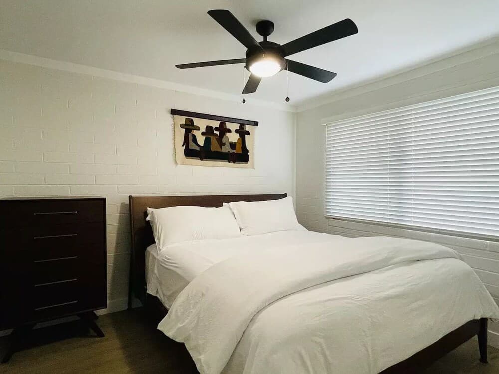 Walkable OTS Mid Century Condo-Pool