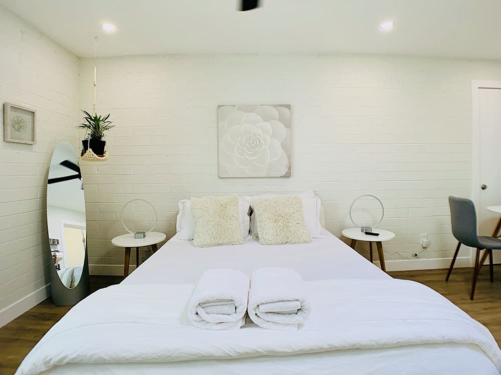 Primo Old Town Location with Heated Pool