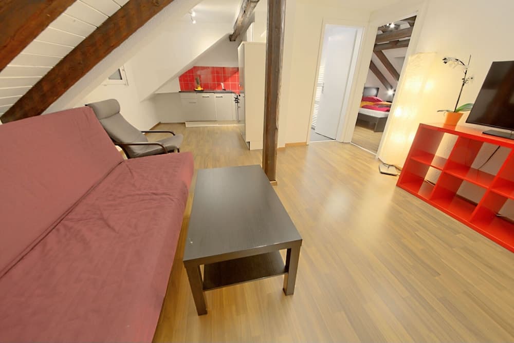 ZH Strawberry - Oerlikon Hitrental Apartment