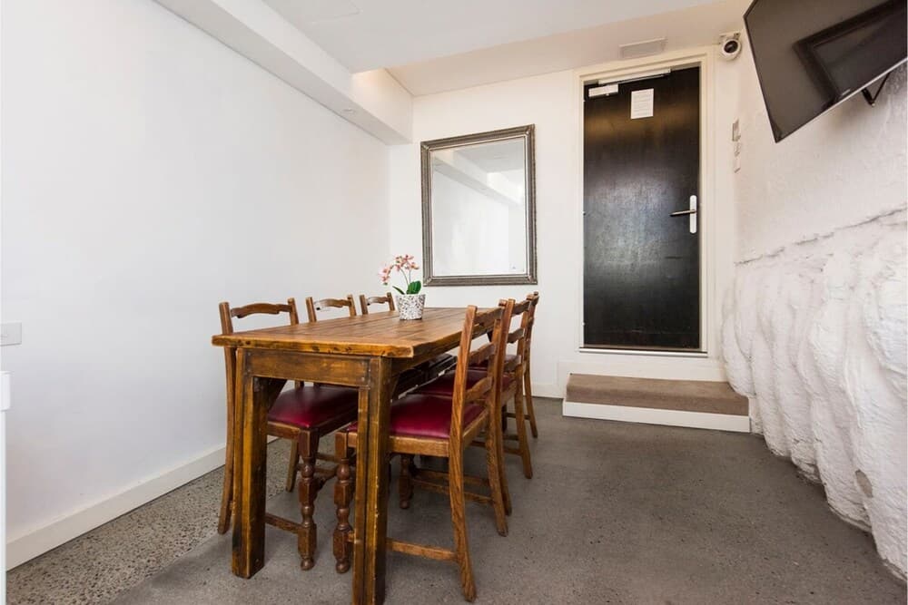 Cosy Mural Studio With Roof Terrace