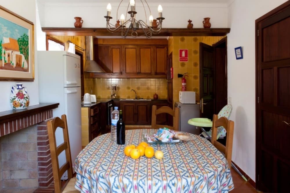 Villa - 4 Bedrooms with Pool and WiFi - 103167