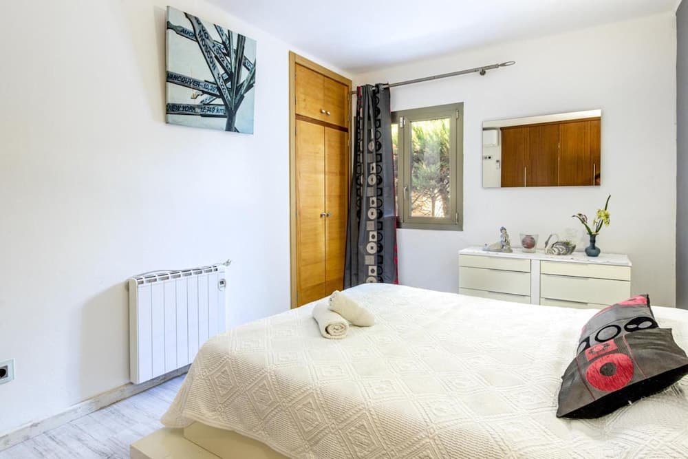 Apartment - 2 Bedrooms with Pool and WiFi - 107876