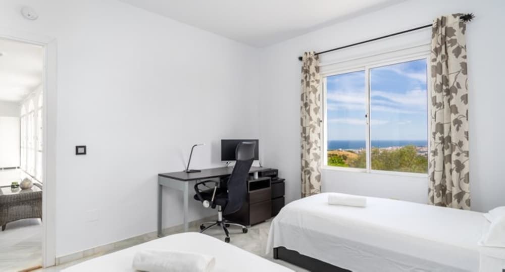 Villa - 4 Bedrooms with Pool, WiFi and Sea views - 107886