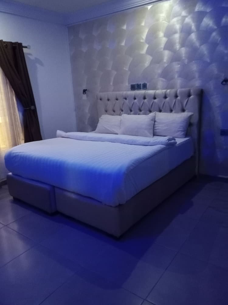 Zoe's International Hotel