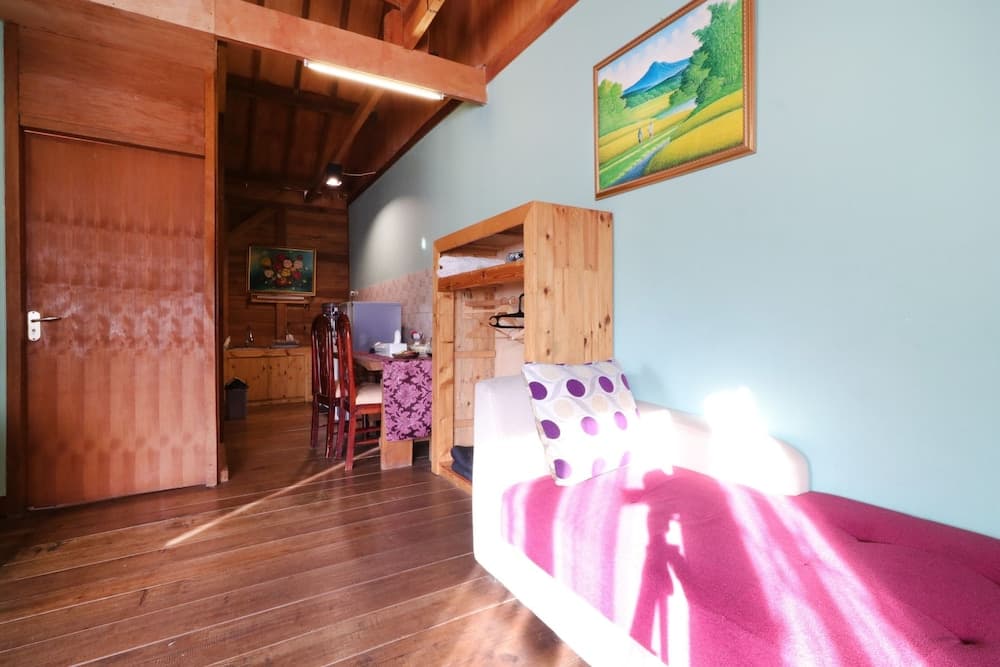 Lembur Incu Syariah Villa