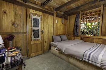 Hmong Sister House - Hostel