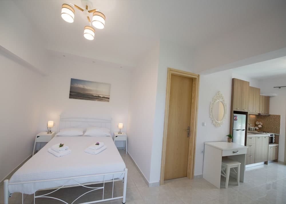 Bounatsa Studios & Apartments