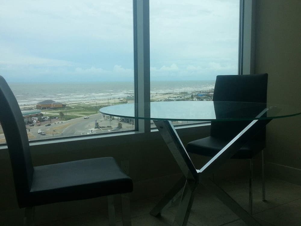 Emerald by the Sea 1012