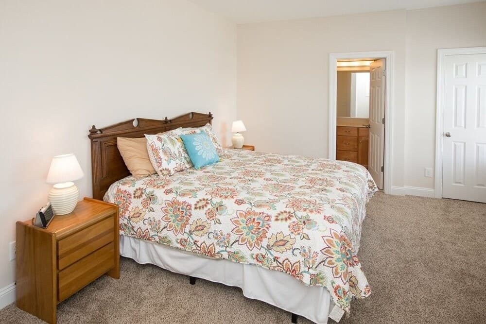 Serenity Now 4 Bedroom Condo by Redawning