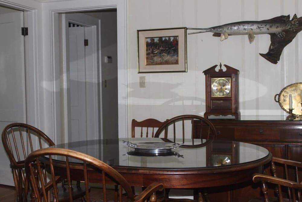 Kloeppel 3 Bedroom Home by Redawning