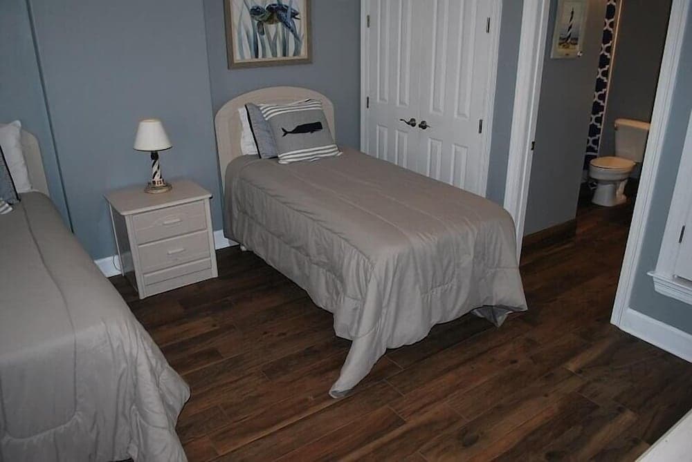 Grand Pointe 607 2 Bedroom Condo by Redawning