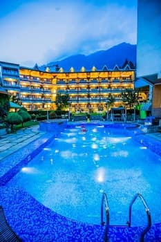 Piccadily Hotel Manali