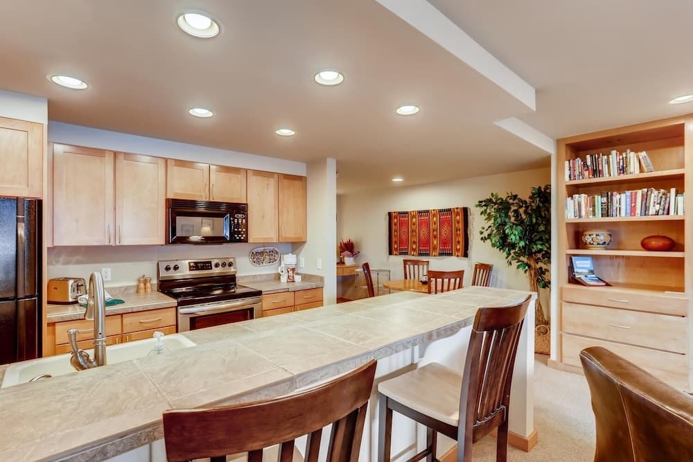 Renovated Studio- Kids Ski Free & On Shuttle Route! Studio Bedroom Condo by RedAwning