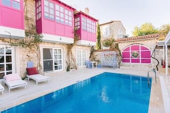 Begonvil Butik Otel by Aliki Alacati