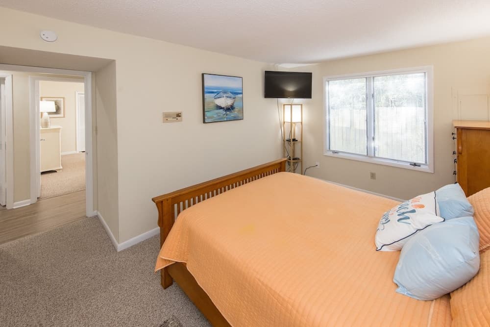 Shoot The Breeze 4 Bedroom Condo by Redawning