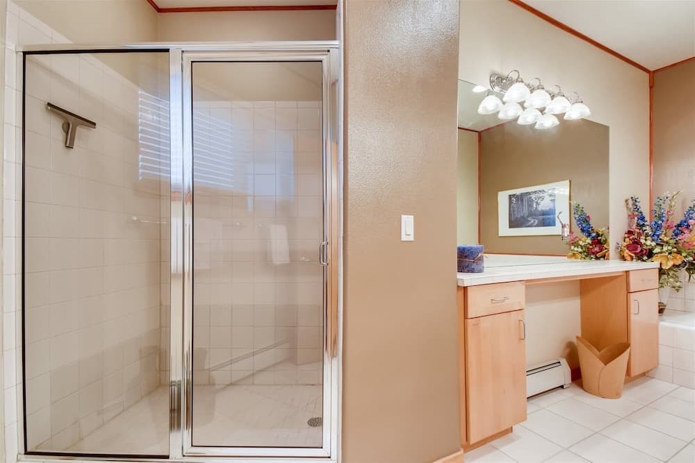 1-1220 Lionsridge Loop 3B