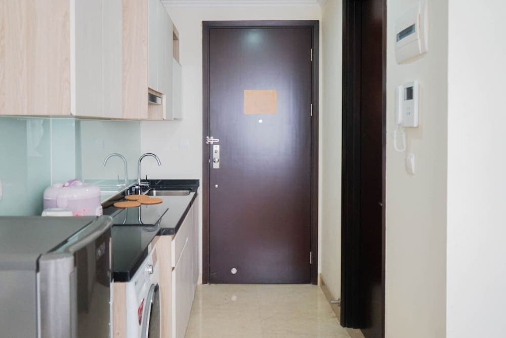 Minimalist and Homey Studio Menteng Park Apartment