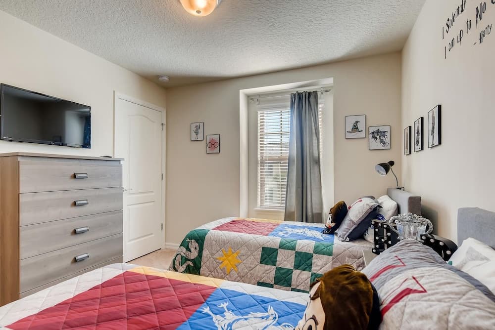 8843 GC Windsor at Westside Luxury 5 BR Townhome