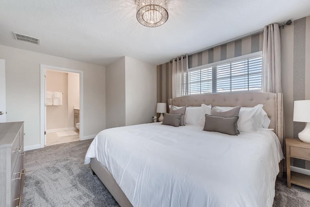 4839 LL Storey Lake - Amazing 5 Bed Villa