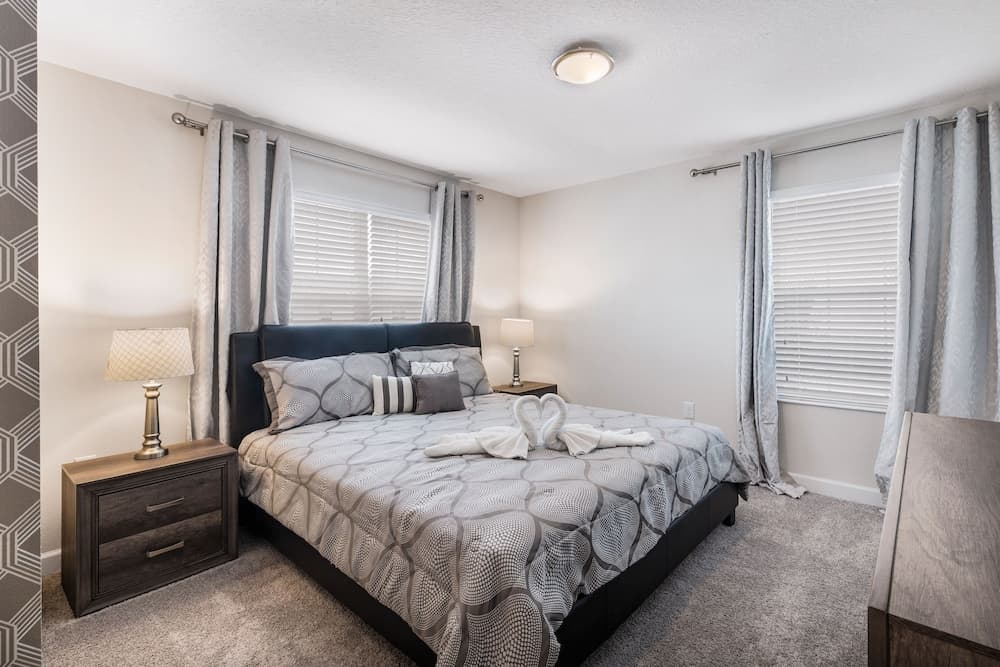 8945 SD - Champions Gate - Great 5 Beds Townhome