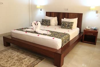 Coconut Grove Beach Resort