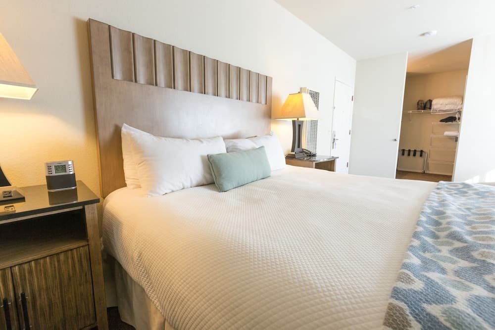 Cambria Landing Inn & Suites