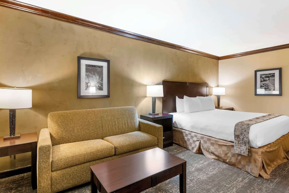 Best Western Plus Raton Hotel