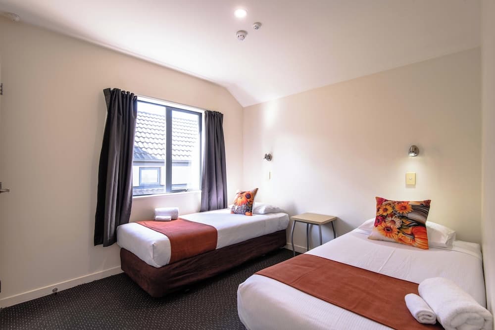 298 Westside Motor Lodge