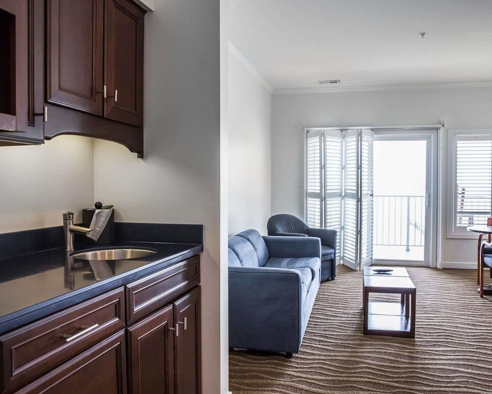 Island Inn & Suites, an Ascend Collection Hotel