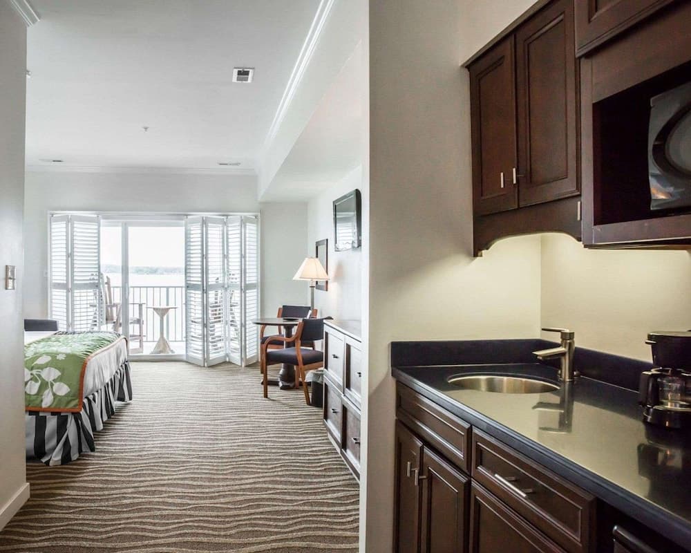 Island Inn & Suites, an Ascend Collection Hotel