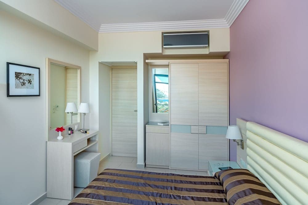 Ai Yannis Suites and Apartments Hotel