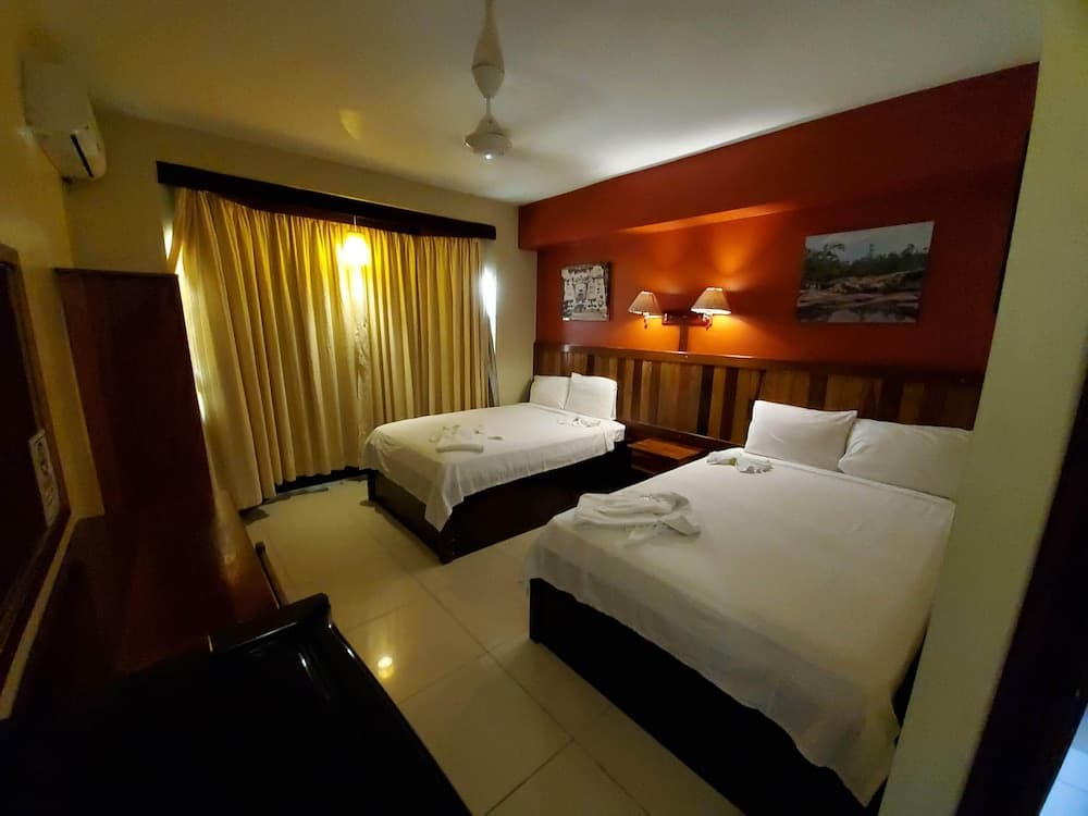 Caye Caulker Plaza Hotel