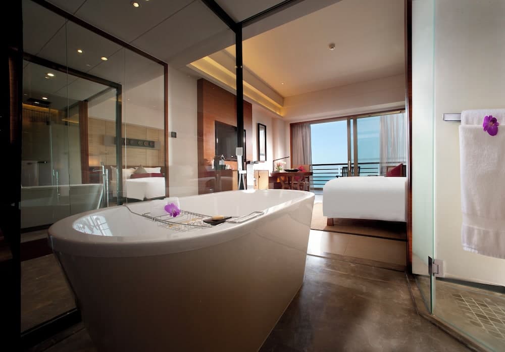 Pullman Oceanview Sanya Bay Resort & Spa