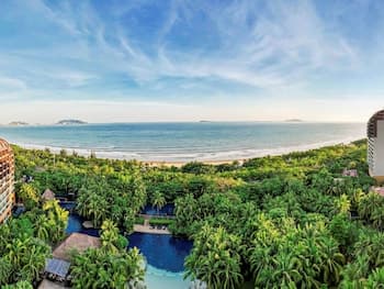 Pullman Oceanview Sanya Bay Resort & Spa