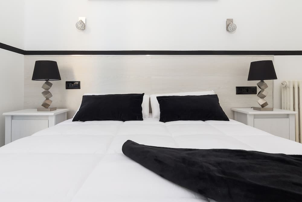 Hostal Gran Via 63 Rooms