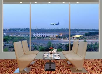 Taurus Sarovar Portico