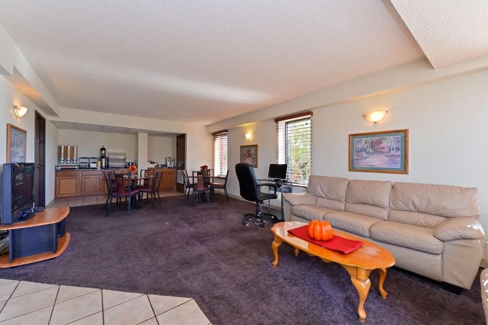 Executive Plus Inn & Suites