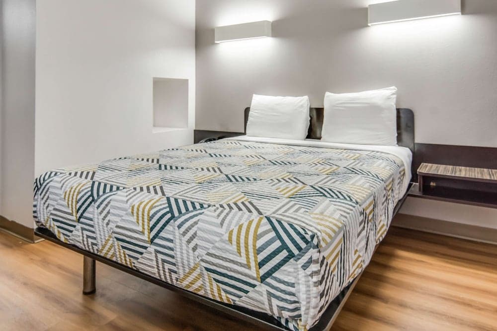 Motel 6 Cleburne, TX