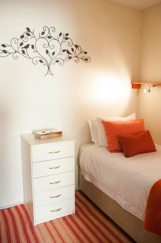 A Sunflower Stop - Hostel