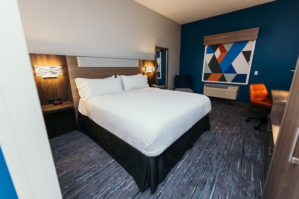 Holiday Inn Express and Suites Urbandale by IHG