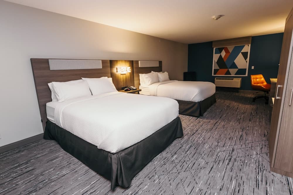 Holiday Inn Express and Suites Urbandale by IHG